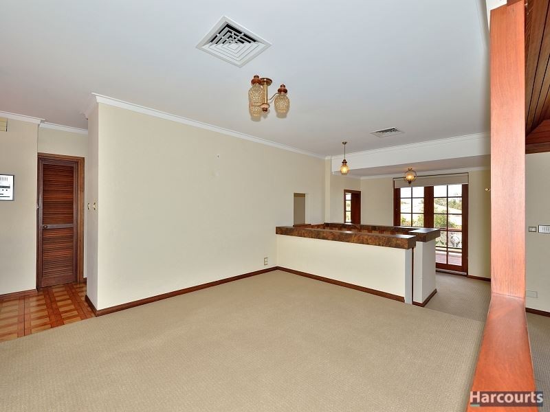 16 Carina Circle, Halls Head WA 6210