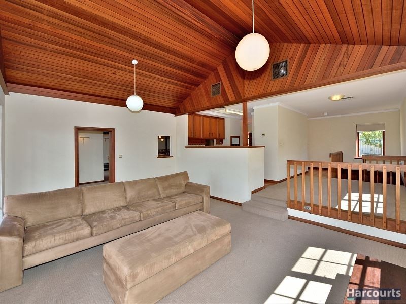 16 Carina Circle, Halls Head WA 6210