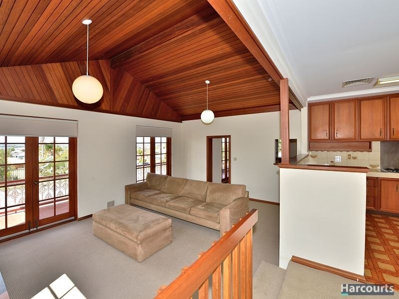 16 Carina Circle, Halls Head WA 6210