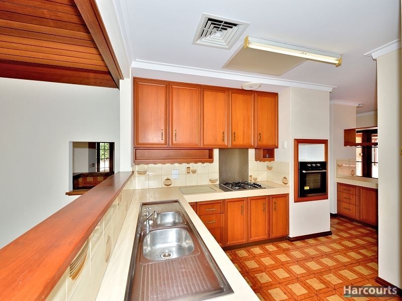 16 Carina Circle, Halls Head WA 6210