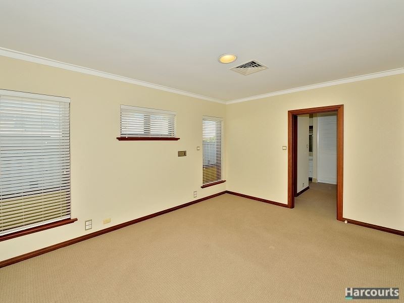 16 Carina Circle, Halls Head WA 6210