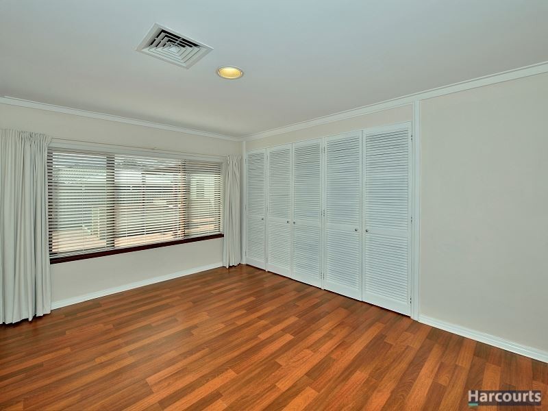 16 Carina Circle, Halls Head WA 6210