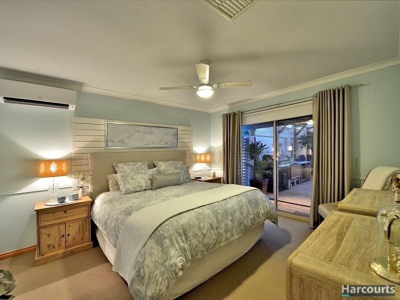 24 Muntries Place, Halls Head WA 6210