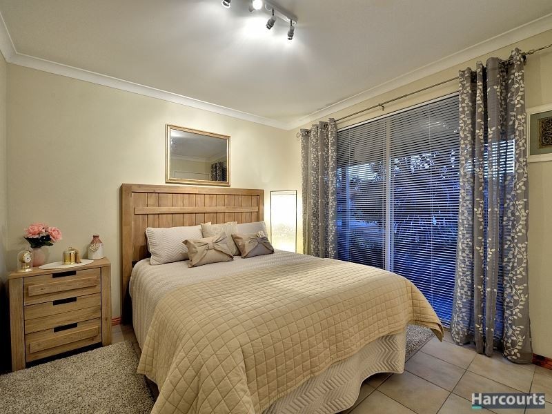 24 Muntries Place, Halls Head WA 6210