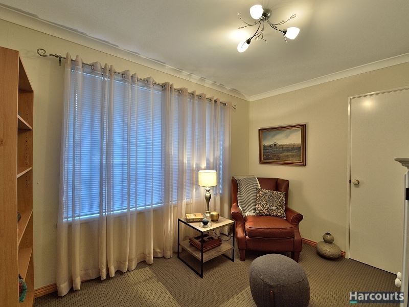 24 Muntries Place, Halls Head WA 6210