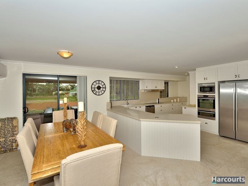 28 Peaceful Waters Drive, Barragup WA 6209