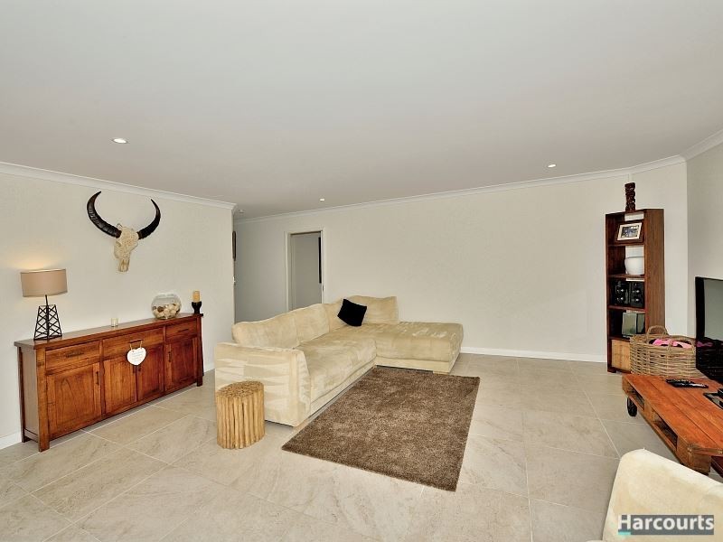 28 Peaceful Waters Drive, Barragup WA 6209