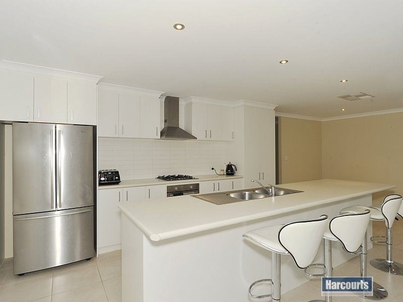 7 Senecio Way, Halls Head WA 6210