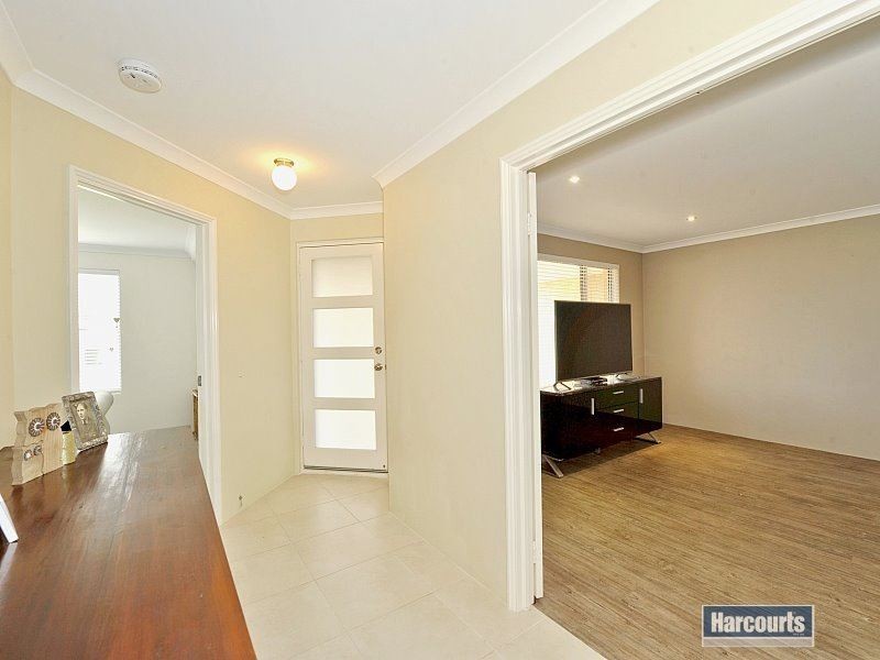 7 Senecio Way, Halls Head WA 6210