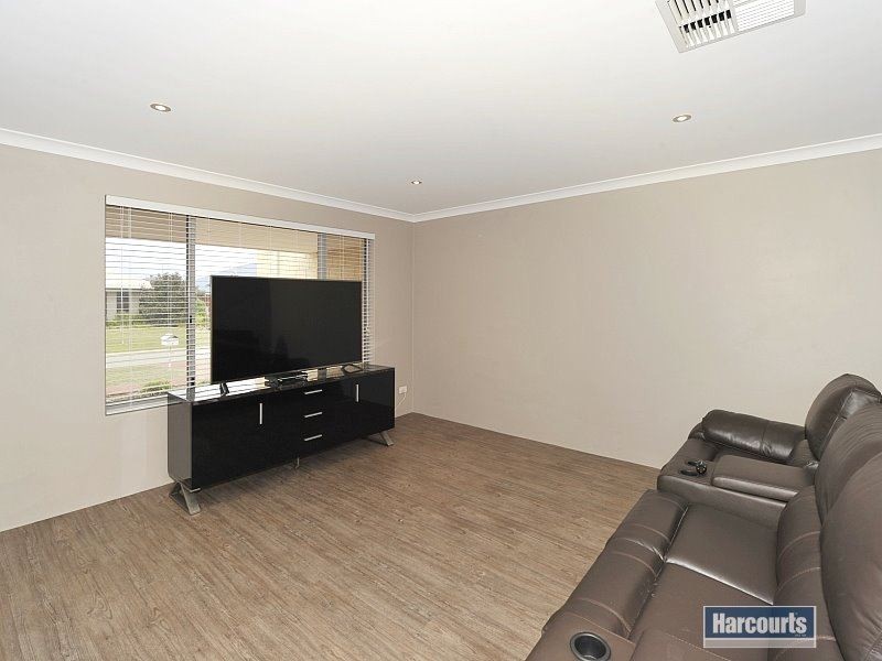 7 Senecio Way, Halls Head WA 6210