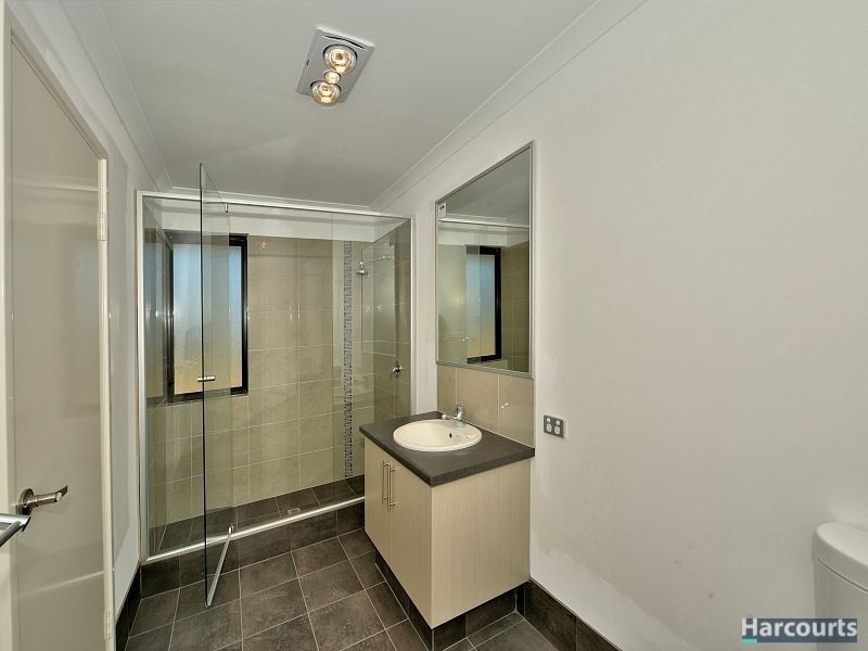 6 Royal Crescent, Wannanup WA 6210