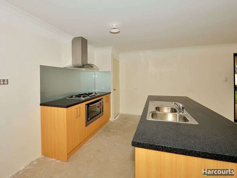 6 Royal Crescent, Wannanup WA 6210