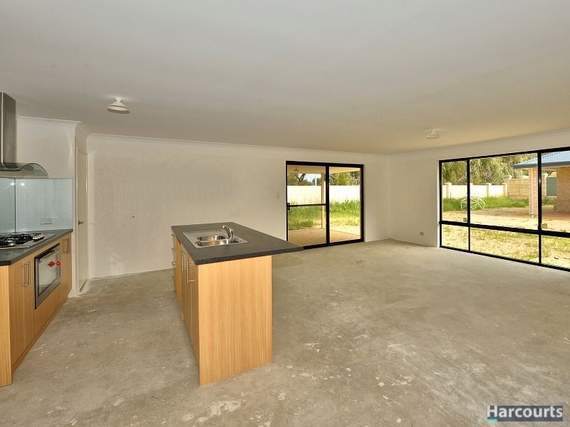 6 Royal Crescent, Wannanup WA 6210