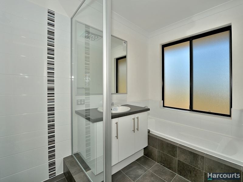 6 Royal Crescent, Wannanup WA 6210