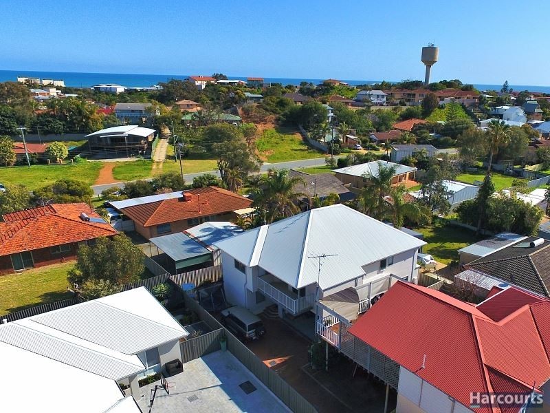 12A Scrivener Place, Halls Head WA 6210