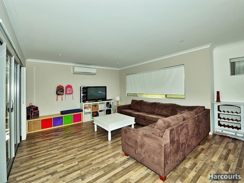 12A Scrivener Place, Halls Head WA 6210