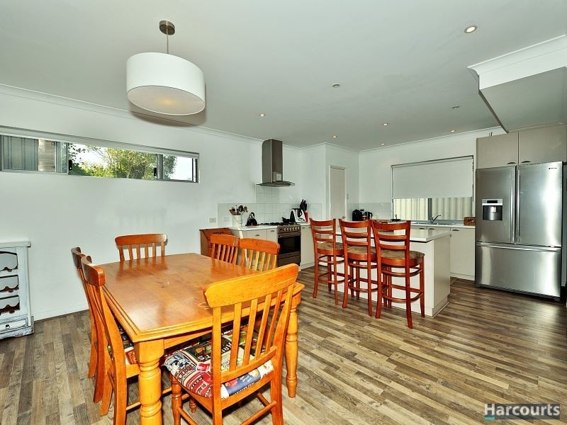 12A Scrivener Place, Halls Head WA 6210