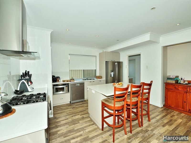 12A Scrivener Place, Halls Head WA 6210