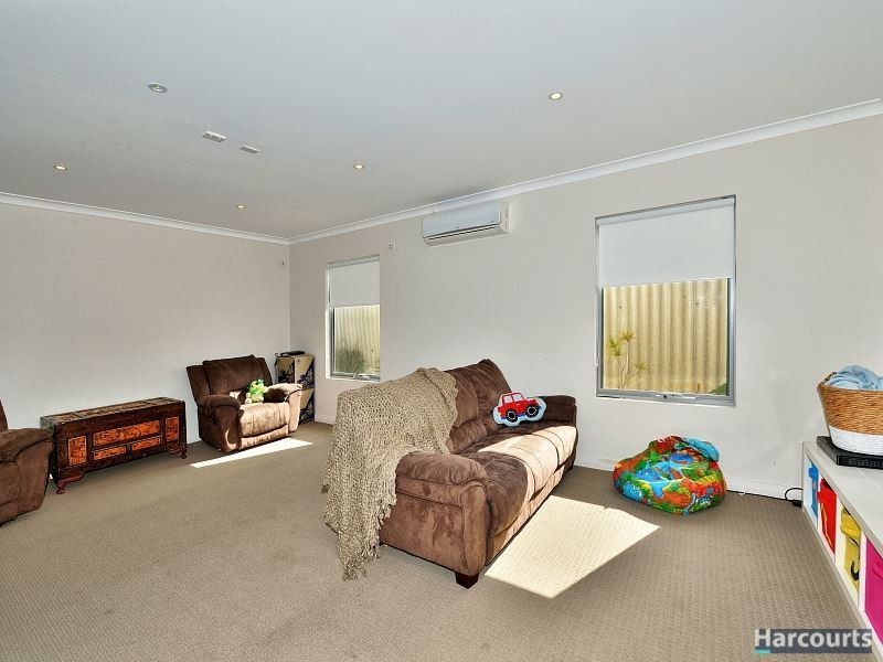 12A Scrivener Place, Halls Head WA 6210