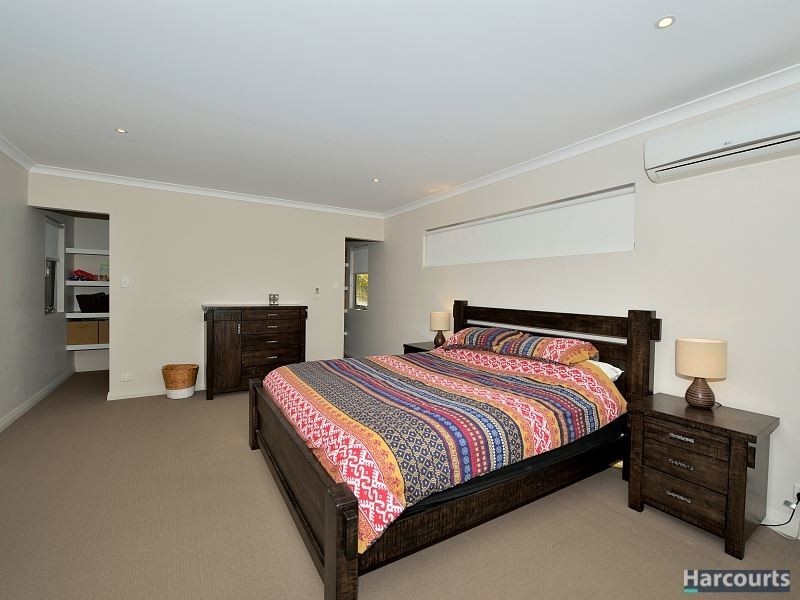 12A Scrivener Place, Halls Head WA 6210