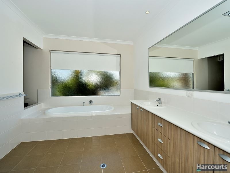 12A Scrivener Place, Halls Head WA 6210