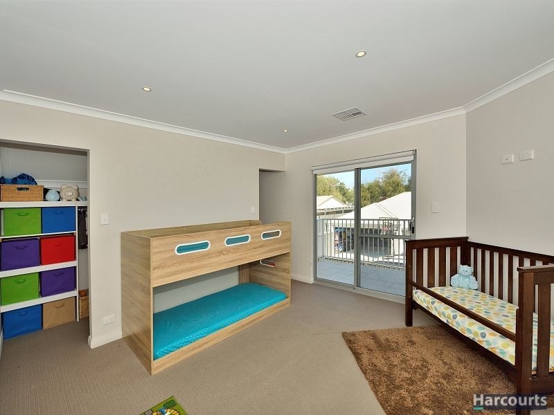 12A Scrivener Place, Halls Head WA 6210