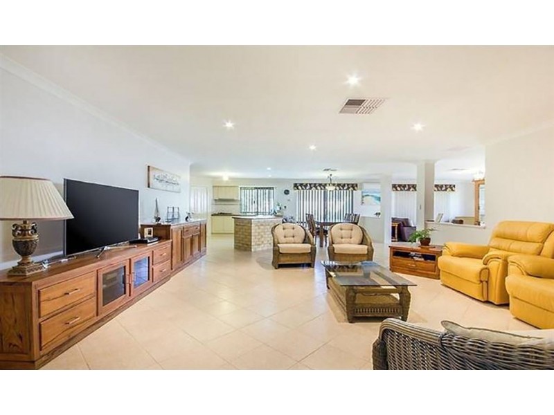 11 Caslano Road, Meadow Springs WA 6210