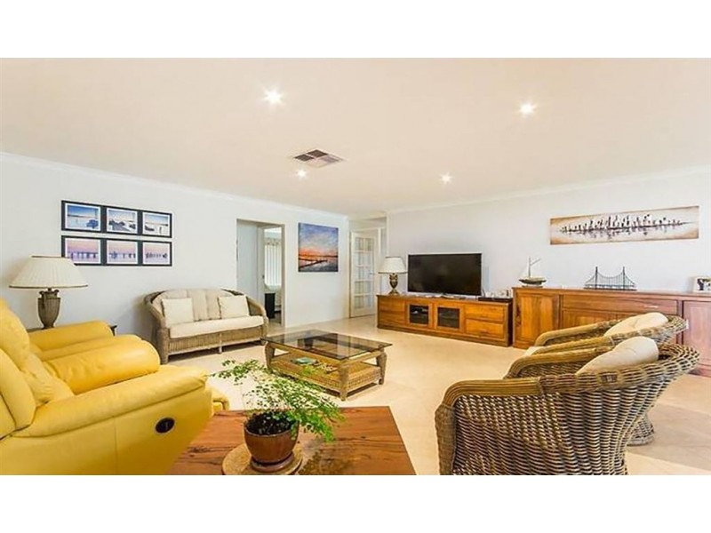 11 Caslano Road, Meadow Springs WA 6210