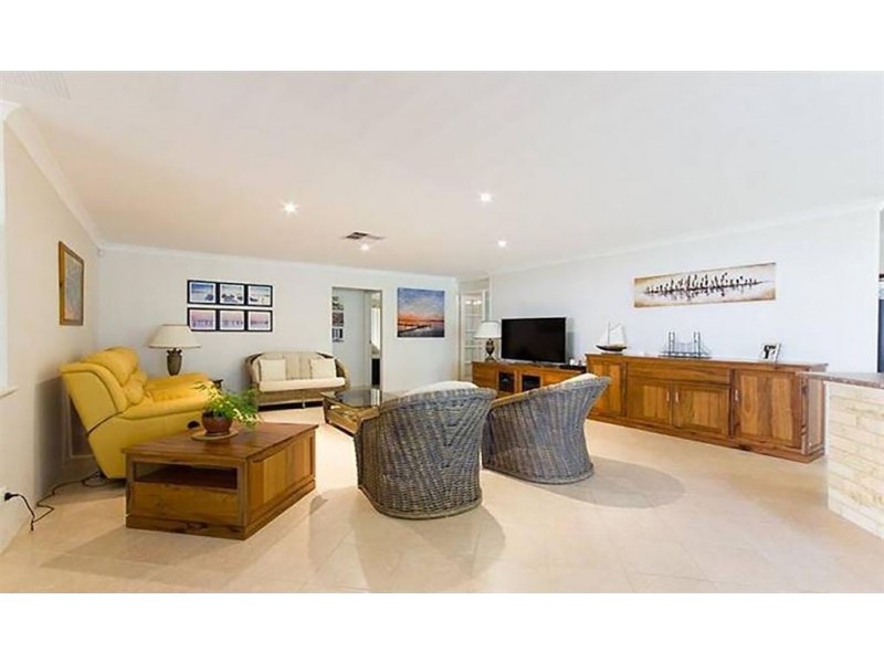 11 Caslano Road, Meadow Springs WA 6210