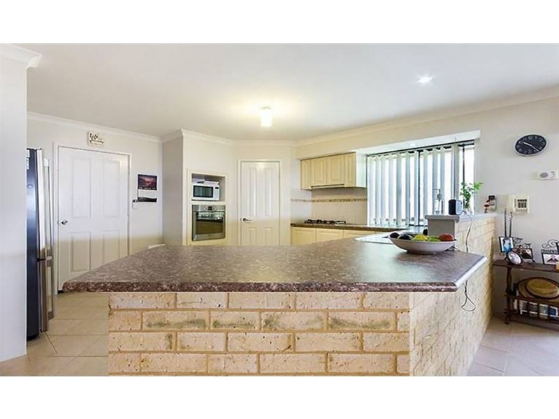 11 Caslano Road, Meadow Springs WA 6210