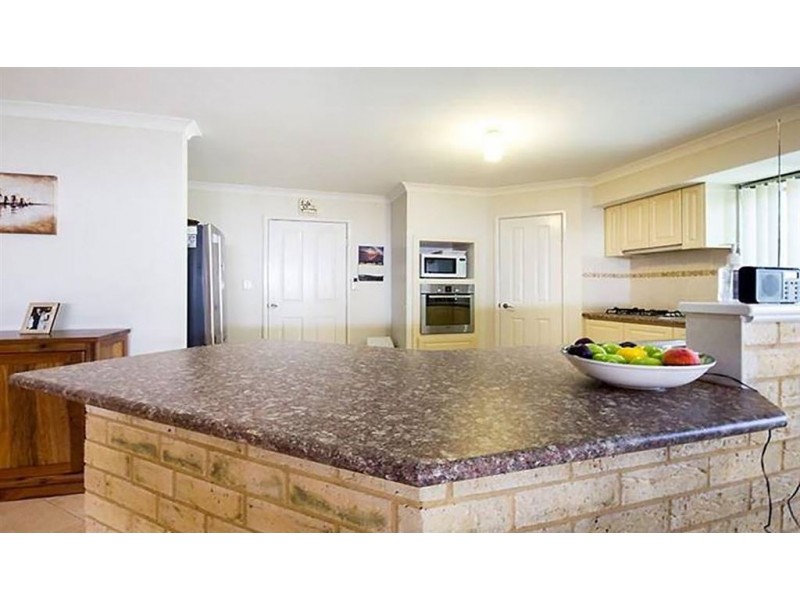 11 Caslano Road, Meadow Springs WA 6210