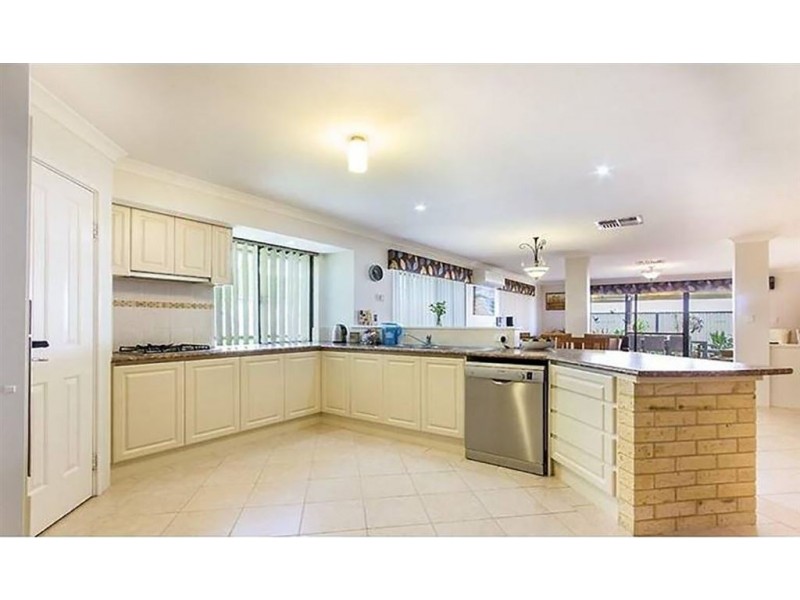 11 Caslano Road, Meadow Springs WA 6210