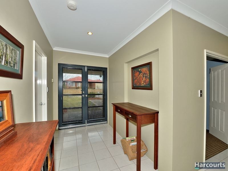 7 Fair Oaks Court, Meadow Springs WA 6210