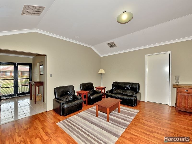 7 Fair Oaks Court, Meadow Springs WA 6210