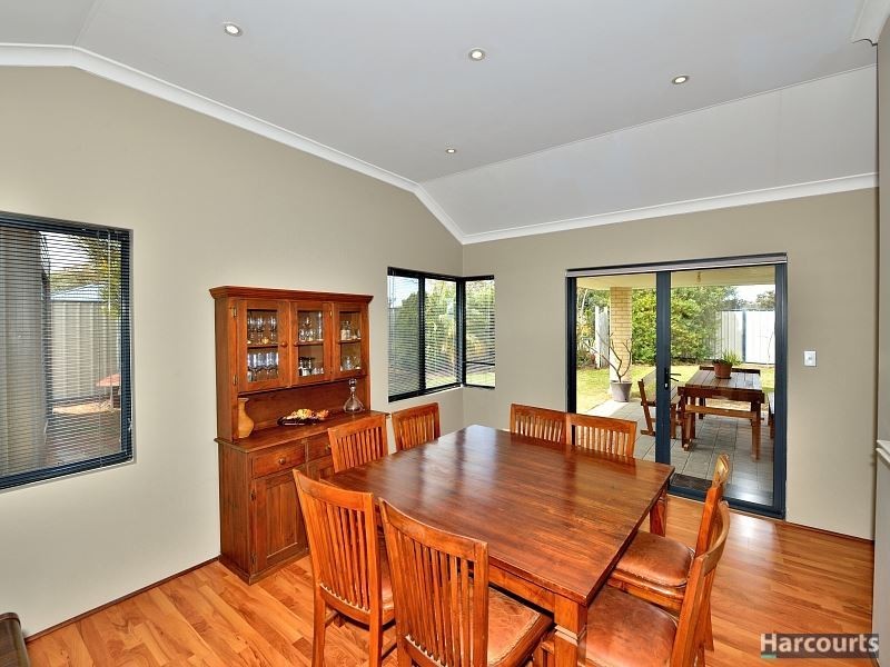 7 Fair Oaks Court, Meadow Springs WA 6210