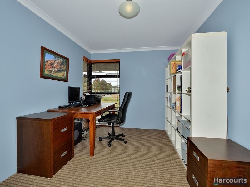 7 Fair Oaks Court, Meadow Springs WA 6210