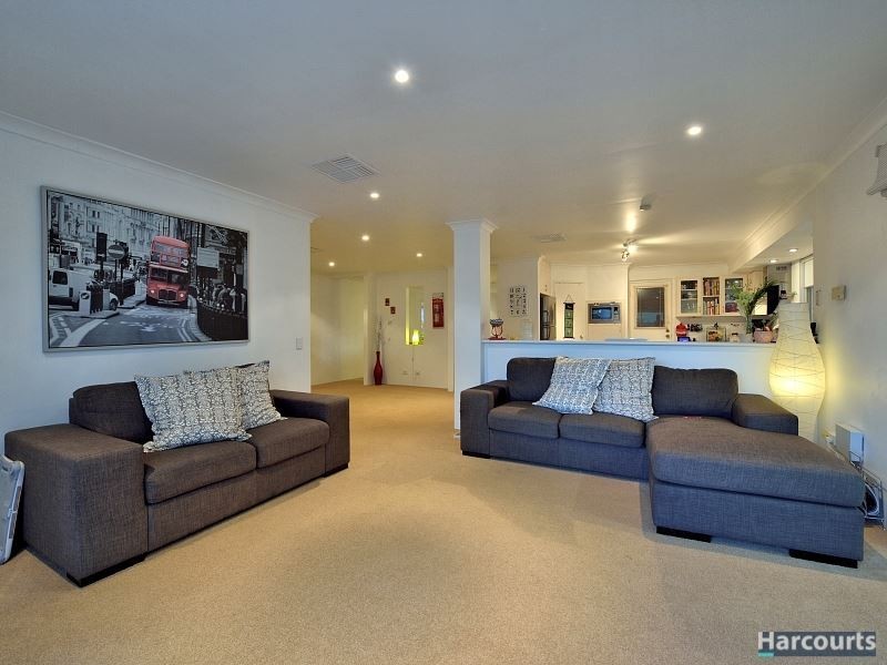 6 Suncrest Meander, Meadow Springs WA 6210