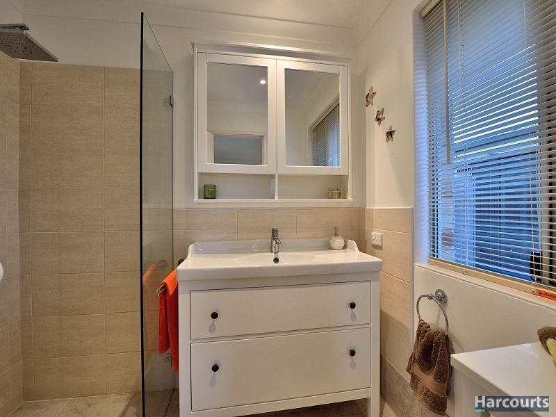 6 Suncrest Meander, Meadow Springs WA 6210