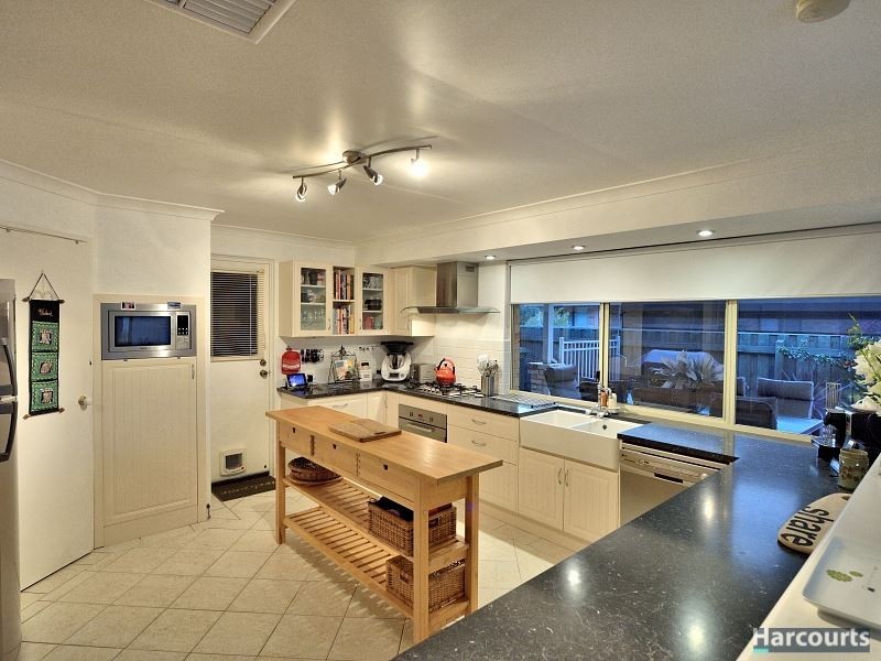 6 Suncrest Meander, Meadow Springs WA 6210