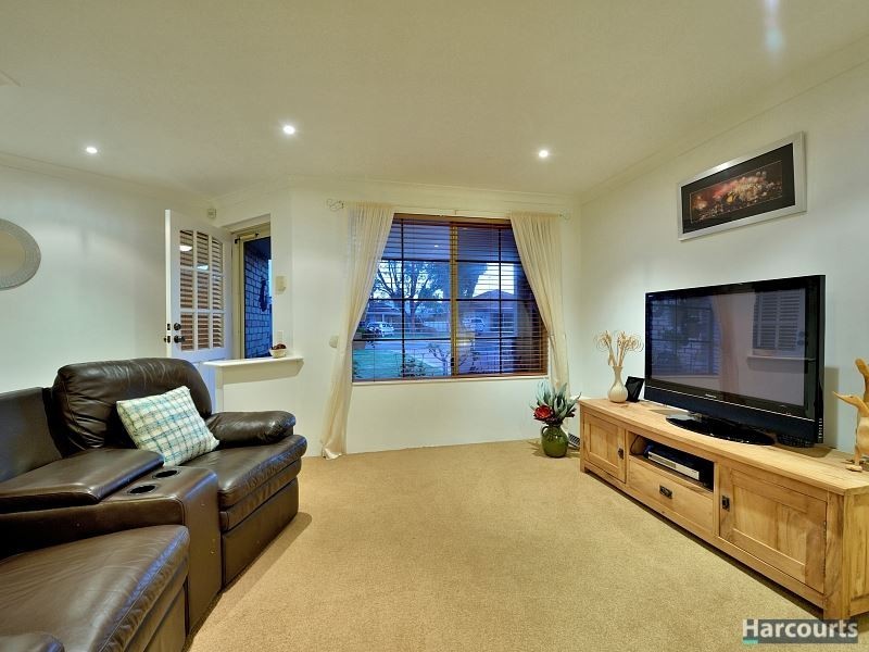 6 Suncrest Meander, Meadow Springs WA 6210