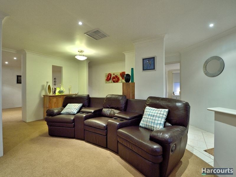 6 Suncrest Meander, Meadow Springs WA 6210