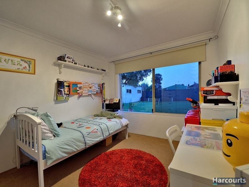 6 Suncrest Meander, Meadow Springs WA 6210