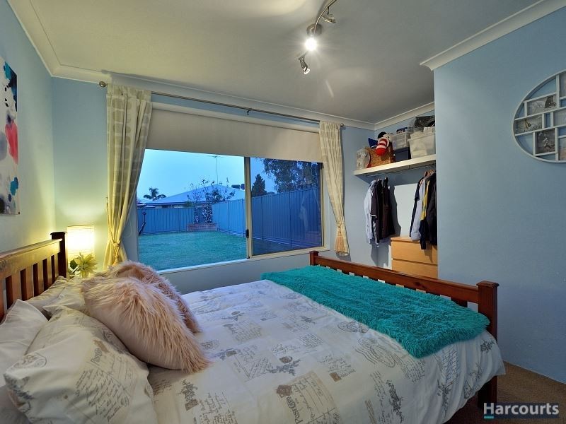 6 Suncrest Meander, Meadow Springs WA 6210