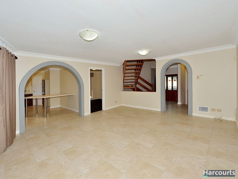 5 Bangalay Court, Halls Head WA 6210