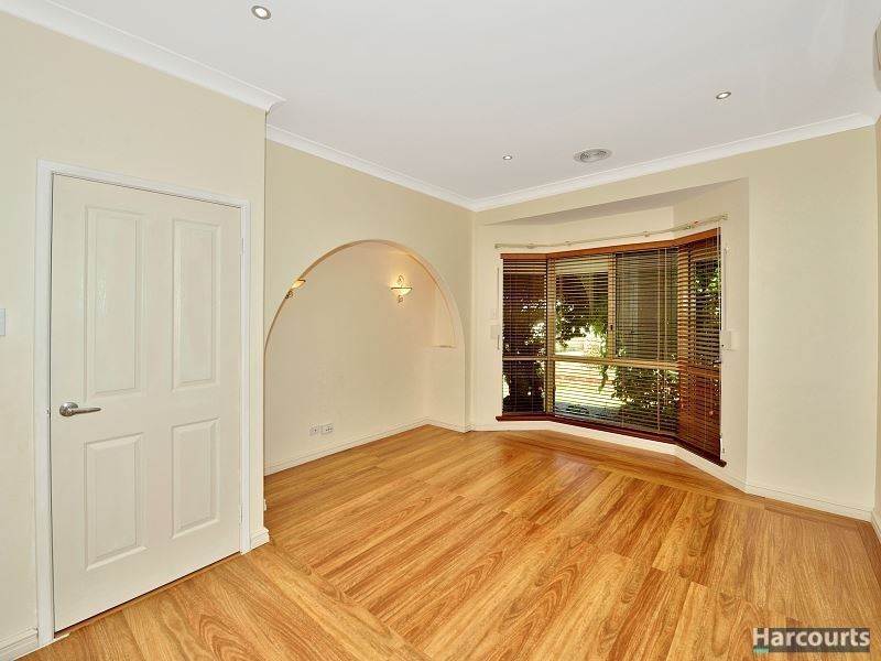 5 Bangalay Court, Halls Head WA 6210