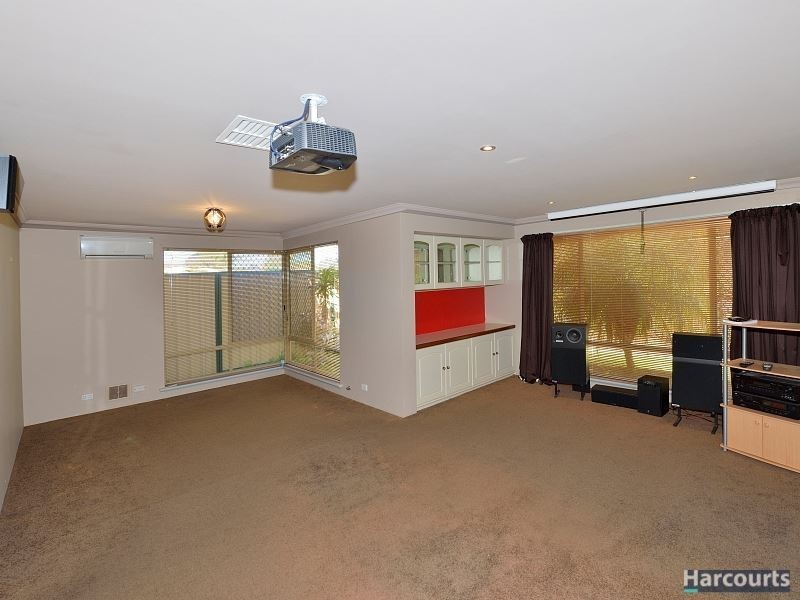17 Arundel Drive, Halls Head WA 6210