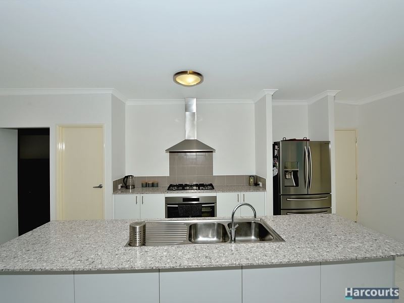 9 Diamante Place, Meadow Springs WA 6210