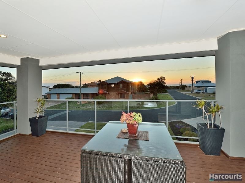 10 Parmelia Way, Madora Bay WA 6210