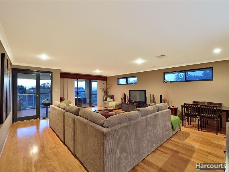 10 Parmelia Way, Madora Bay WA 6210