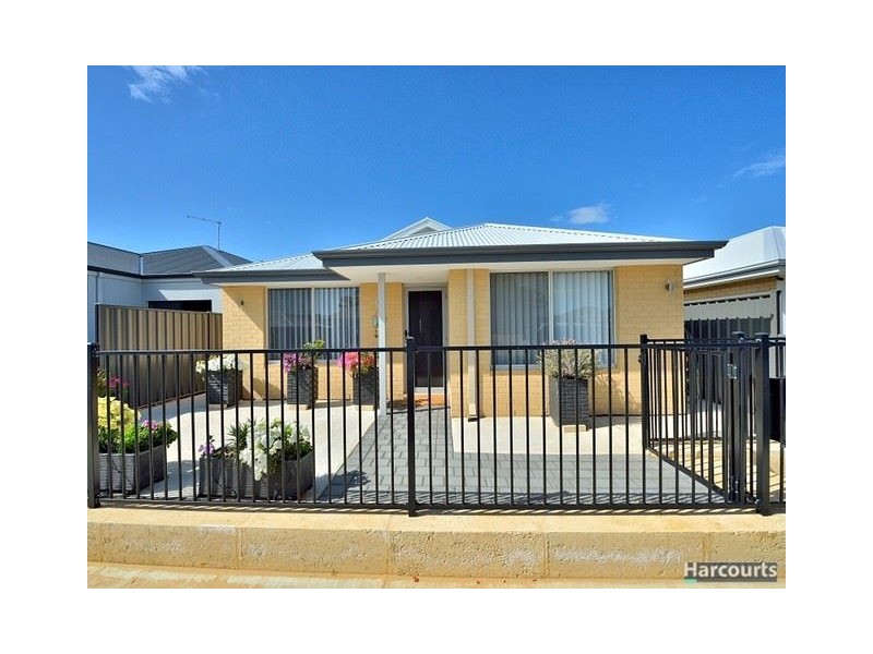 14 Rowan Way, Lakelands WA 6180